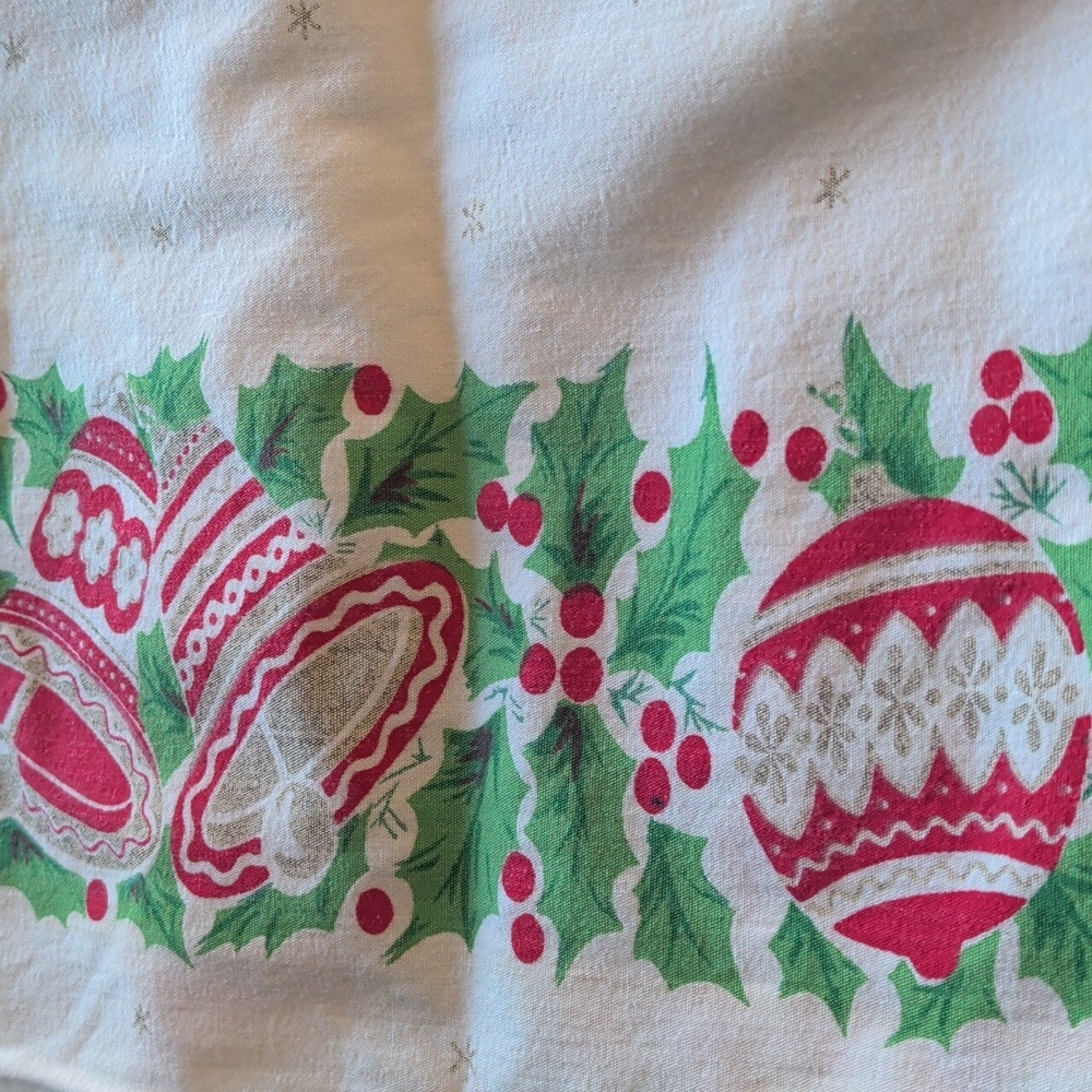 Vintage Holiday Tablecloth with Red and Green Design - Picture 2 of 4